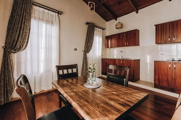 Deluxe Tek Büyük Yataklı Oda, 1 En Büyük (King) Boy Yatak, Sigara İçilmez, Dağ Manzaralı