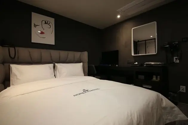 Standard Tek Büyük Yataklı Oda