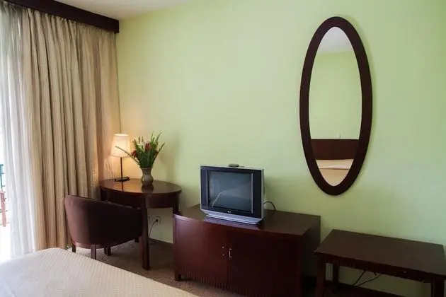 Deluxe İki Ayrı Yataklı Oda, 1 Yatak Odası, Tepe Manzaralı, Bahçeli