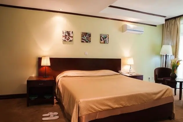 Deluxe Tek Büyük Yataklı Oda, Tepe Manzaralı, Bahçeli