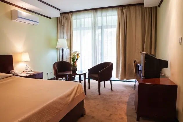 Deluxe Tek Büyük Yataklı Oda, Tepe Manzaralı, Bahçeli