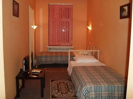 İki Ayrı Yataklı Oda, Ortak Banyo