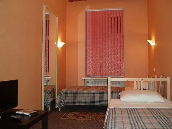 İki Ayrı Yataklı Oda, Ortak Banyo
