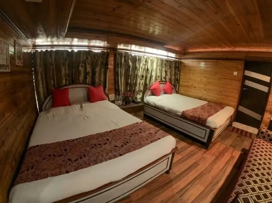 Deluxe Dört Kişilik Oda