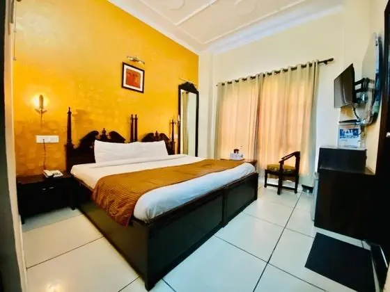 Deluxe Double Bedroom