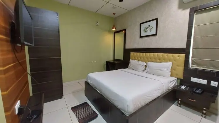 Deluxe Tek Büyük Yataklı Oda, Şehir Manzaralı (AC)
