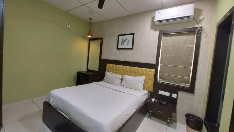 Deluxe Tek Büyük Yataklı Oda, Şehir Manzaralı (AC)