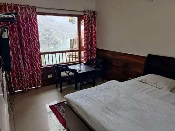 Deluxe Tek Büyük Yataklı Oda, Göl Manzaralı