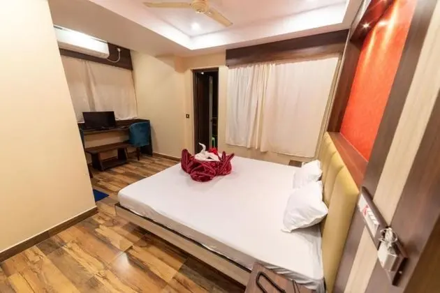 Deluxe Tek Büyük Yataklı Oda, Balkon, Göl Manzaralı