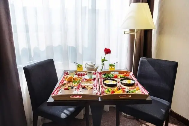 Business Tek Büyük veya İki Ayrı Yataklı Oda