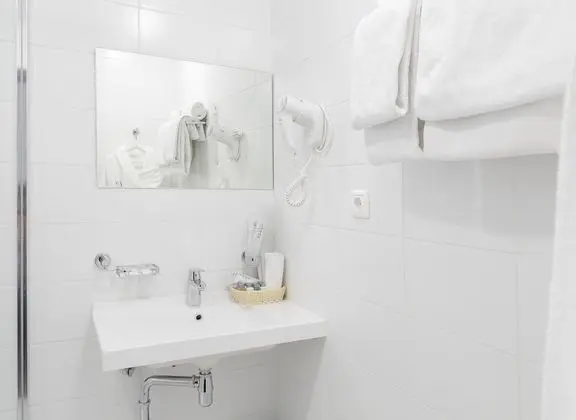 Business Tek Büyük veya İki Ayrı Yataklı Oda