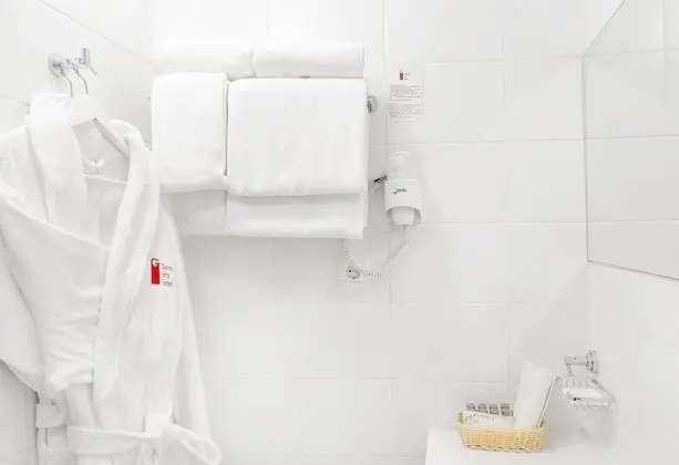 Business Tek Büyük veya İki Ayrı Yataklı Oda