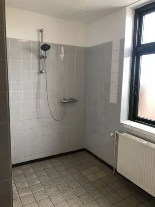 Basic Üç Kişilik Oda, Ortak Banyo