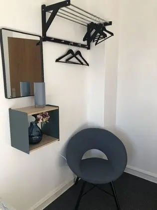 Tek Büyük veya İki Ayrı Yataklı Oda, Ortak Banyo