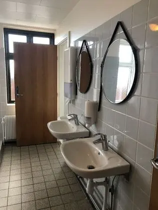 Tek Büyük veya İki Ayrı Yataklı Oda, Ortak Banyo