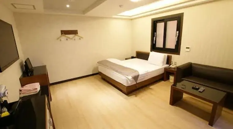 Deluxe Tek Büyük Yataklı Oda