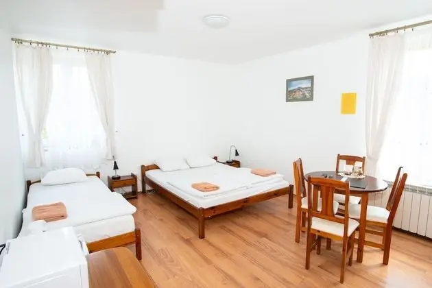 Basic Üç Kişilik Oda, Birden Çok Yatak, Sigara İçilmez