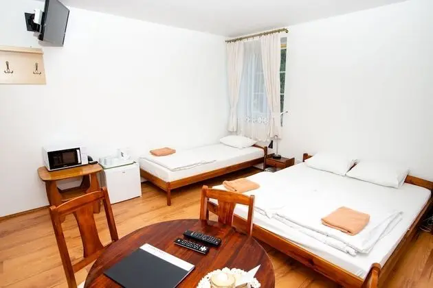 Basic Üç Kişilik Oda, Birden Çok Yatak, Sigara İçilmez