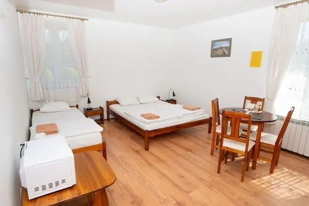 Basic Üç Kişilik Oda, Birden Çok Yatak, Sigara İçilmez