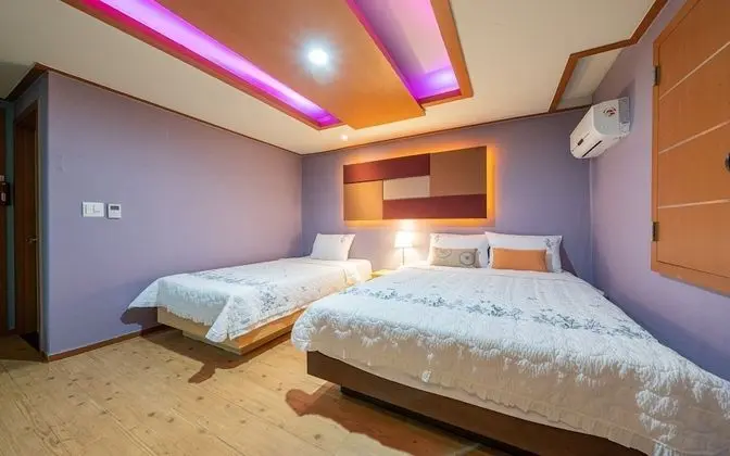 Oda (Deluxe triple room (two rooms Netflix)