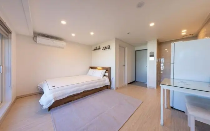 Oda (Room 204 (Bed Room))
