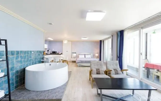Oda (Room 302 (Whirlpool Spa))