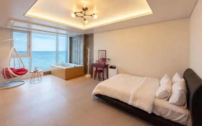 Oda (Room 203)