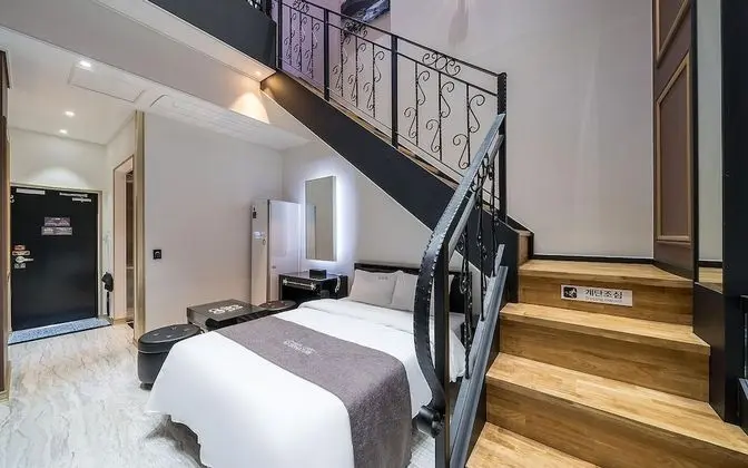 Oda (VIP Suite A - Duplex Room (1 room 1 p)