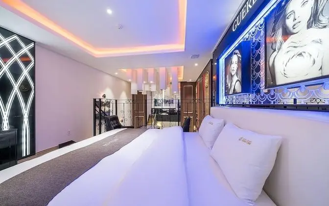 Oda (VIP Suite A - Duplex Room (1 room 1 p)
