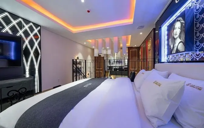 Oda (VIP Suite A - Duplex Room (1 room 1 p)
