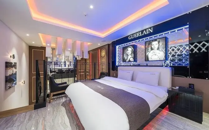 Oda (VIP Suite A - Duplex Room (1 room 1 p)