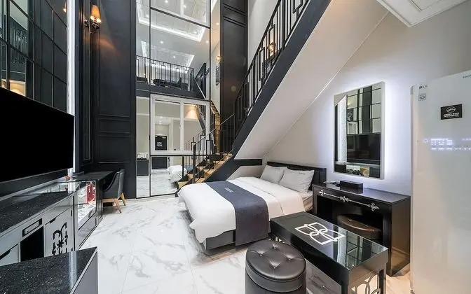 Oda (VIP Suite B - Duplex Room (1 room 1 p)