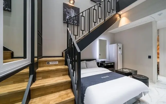 Oda (VIP Suite B - Duplex Room (1 room 1 p)