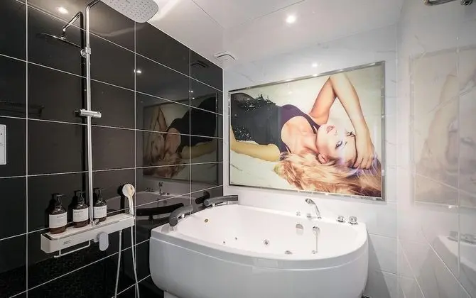 Oda (VIP Suite B - Duplex Room (1 room 1 p)