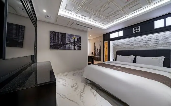 Oda (VIP Suite B - Duplex Room (1 room 1 p)