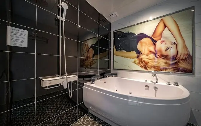 Oda (VIP Suite B - Duplex Room (1 room 1 p)