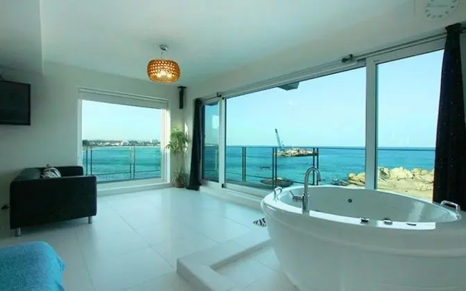 Oda (Malibu (Whirlpool Spa Ocean View))