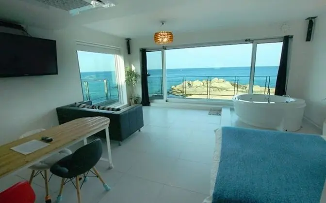 Oda (Malibu (Whirlpool Spa Ocean View))