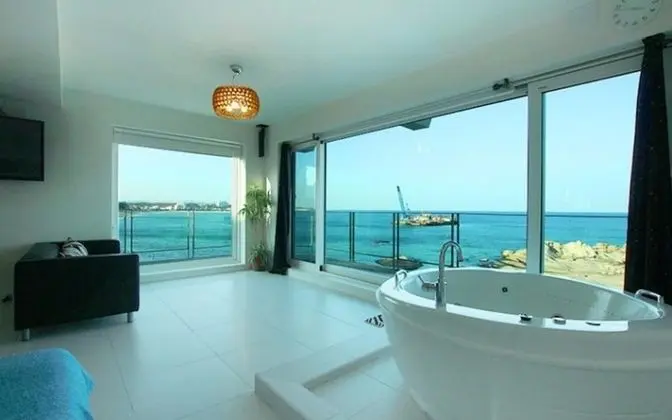 Oda (Malibu (Whirlpool Spa Ocean View))