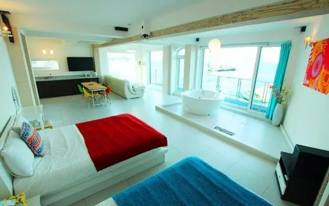 Oda (Venice (Woolpool Spa Ocean View))