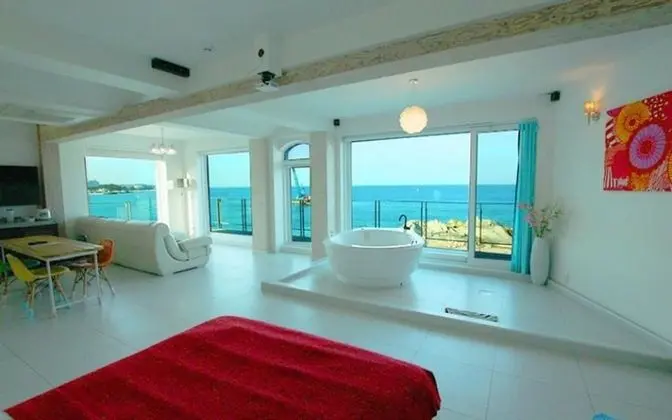 Oda (Venice (Woolpool Spa Ocean View))