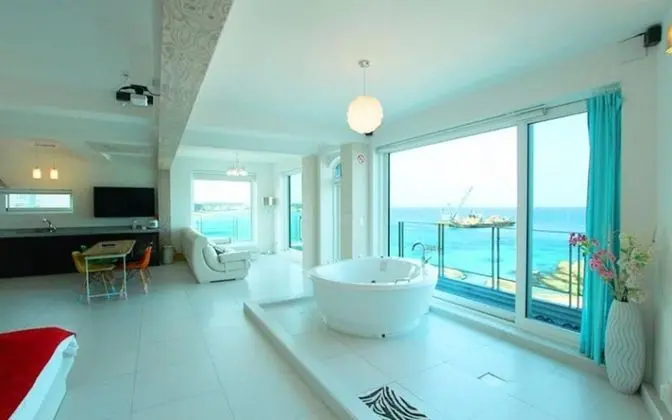 Oda (Venice (Woolpool Spa Ocean View))