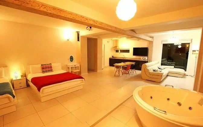Oda (Venice (Woolpool Spa Ocean View))