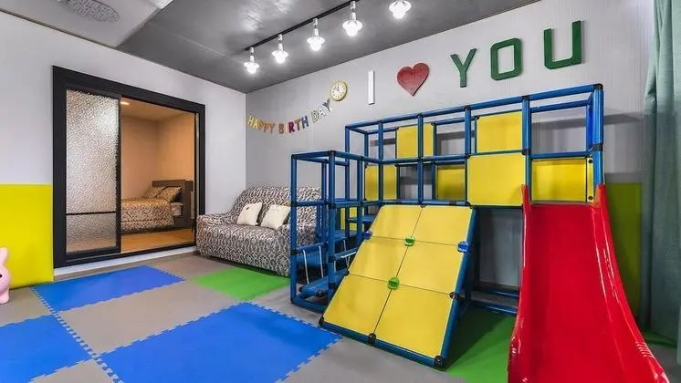 Basic Oda, 2 Yatak Odası (Pinekids)