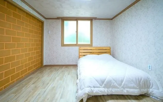 Oda (Room 1)