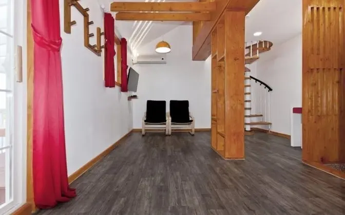 Oda (Room 203 (Duplex))