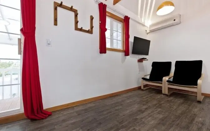 Oda (Room 203 (Duplex))