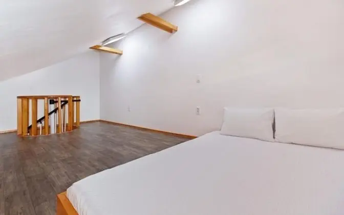 Oda (Room 203 (Duplex))