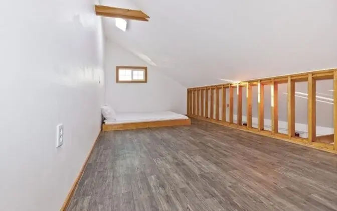 Oda (Room 203 (Duplex))