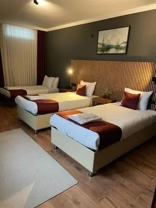 Triple, Şehir Manzaralı